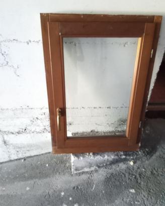 Finestra in legno
