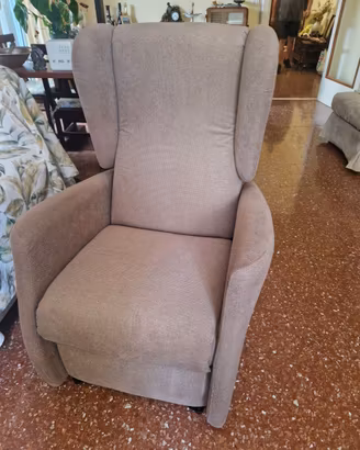 poltrona con meccanismo  relax e lift  NUOVA