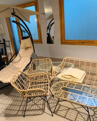 chaise longue e salottino in rattan