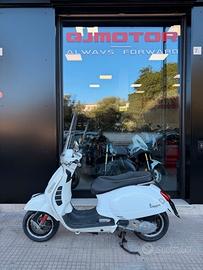 Piaggio Vespa 300 GTS