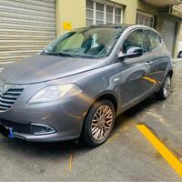 LANCIA Ypsilon 1.2 69 CV 5 porte Platinum