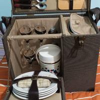 Cestino da picnic vintage completo per 4 persone