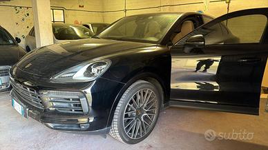 Porsche cayenne coupe con iva esposta