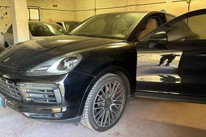 Porsche cayenne coupe con iva esposta