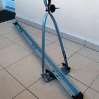 Portabicicletta per automobile colore grigio