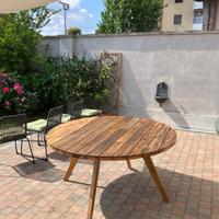 Tavolo in legno da giardino