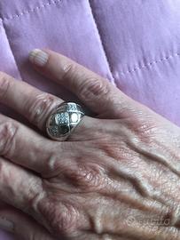 Anello oro bianco e brillanti