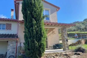 Villa di 300 m² con più di 5 locali e box auto dop