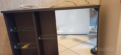 Pensile bagno con specchio. 