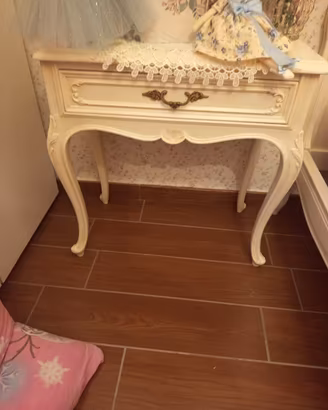 letto comodino e scrittoio 