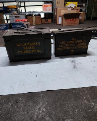 Due cassette militari 