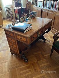 Scrivania in legno fine 800