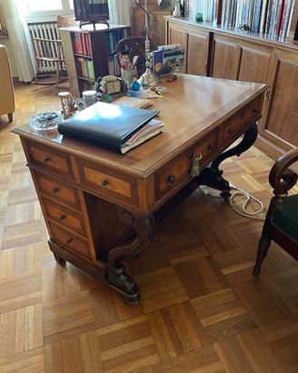 Scrivania in legno fine 800