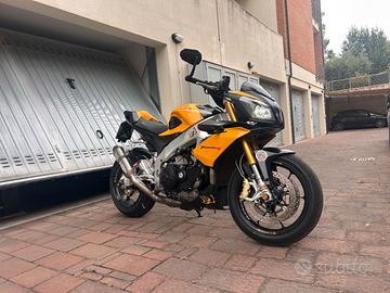 Aprilia tuono V4 R 2011  