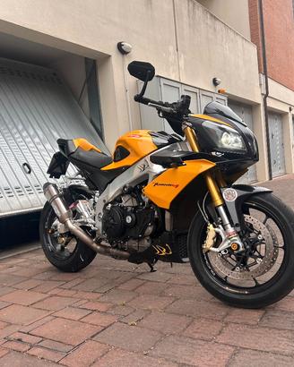 Aprilia tuono V4 R 2011  