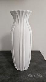 Vaso in Ceramica Bianca - Design Ondulato Minimal