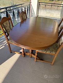 Tavolo con sedie