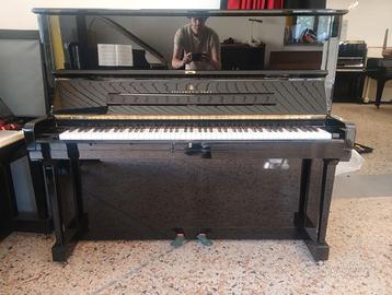 Pianoforte Steinway K132 seminuovo con trasporto