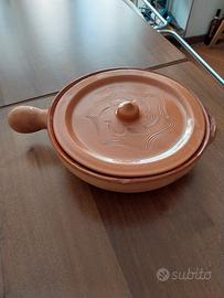 Tegame basso in terracotta fatto a mano