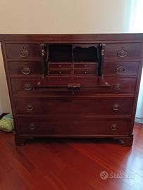 Cassettiera antica in legno