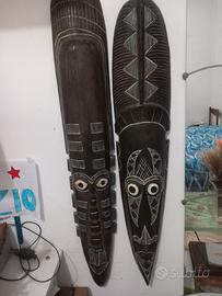 Titolo: Maschere africane in legno intagliato — co