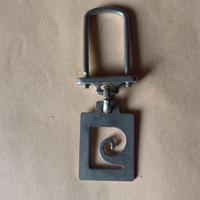 PIERRE CARDIN. Portachiavi in metallo. VINTAGE 