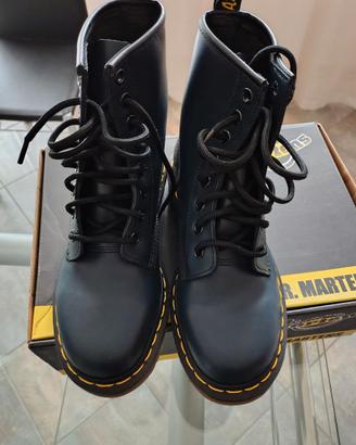 Dr. Martens Stivaletti (Anfibi) stringati 1460 in