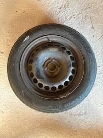 Set 4 cerchi in ferro con pneumatico integrato