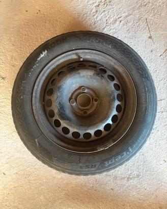 Set 4 cerchi in ferro con pneumatico integrato