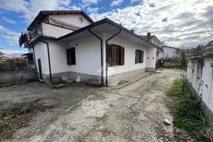 PORZIONE DI BIFAMILIARE A SCURCOLA MARSICANA