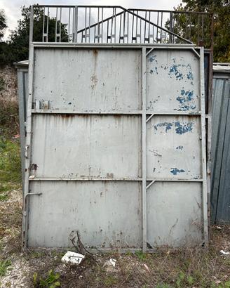 cancello in ferro a due ante