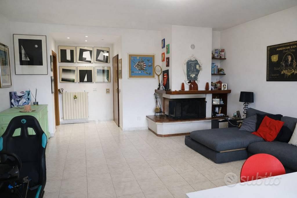 Appartamento di 135 m² con 4 locali e box auto a T - Vista 6