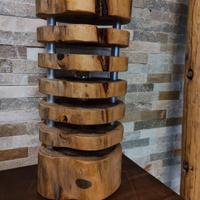 Lampada in legno artigianale.