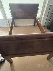 Letto antico in legno ristrutturato