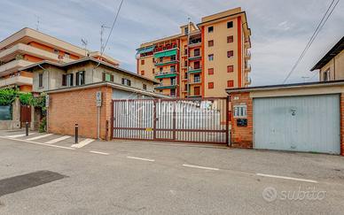 TRILOCALE PANORAMICO, CON BOX E CANTINA, Via Rebag