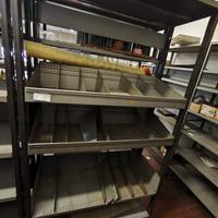 SCAFFALE METALLICO CON DIVISORI