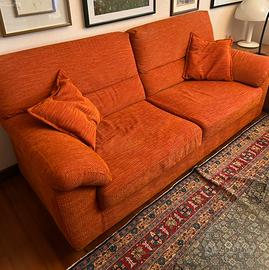 Divani o divano in buono stato