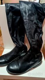 Stivali alti sopra al ginocchio 