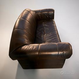 divano nero di ecopelle