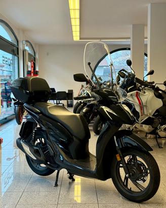 HONDA SH 150 FINANZIABILE BAULETTO E PARABREZZA