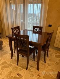 Tavolo con sedie allungabile