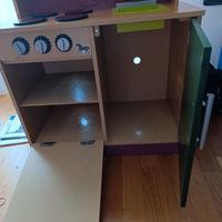 Cucinetta in legno giocattolo 