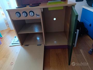 Cucinetta in legno giocattolo 