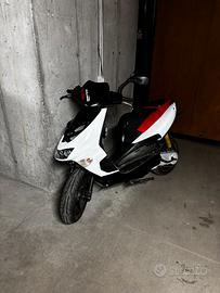 Aprilia sr