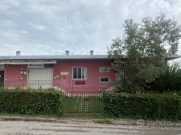 Amplio Locale Commerciale in zona Artigianale