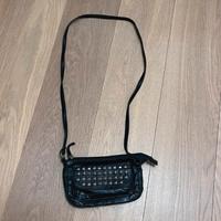 Borsa bambina in pelle con borchie