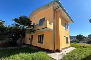 Villa di 168 m² con più di 5 locali e box auto a Z