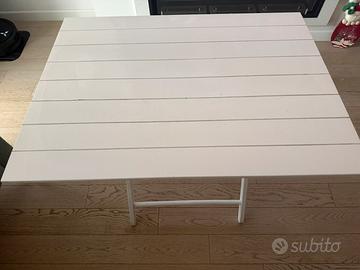 Tavolo bianco in legno