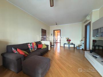 TRE LOCALI IN BUONO STATO