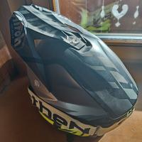 Casco e occhiali da cross 